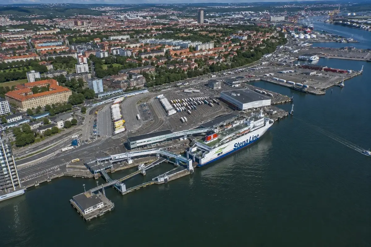 Ferry de pasajeros en la ruta Frederikshavn–Gotemburgo