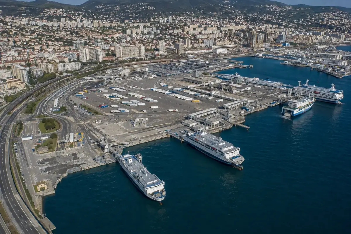 Ferry de pasajeros en la ruta Toulon–Ajaccio
